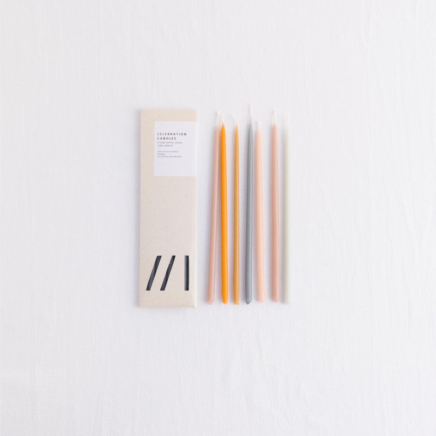 Celebration Kerzen lang - Set of 8 inkl. Kerzenständer aus Buchenholz